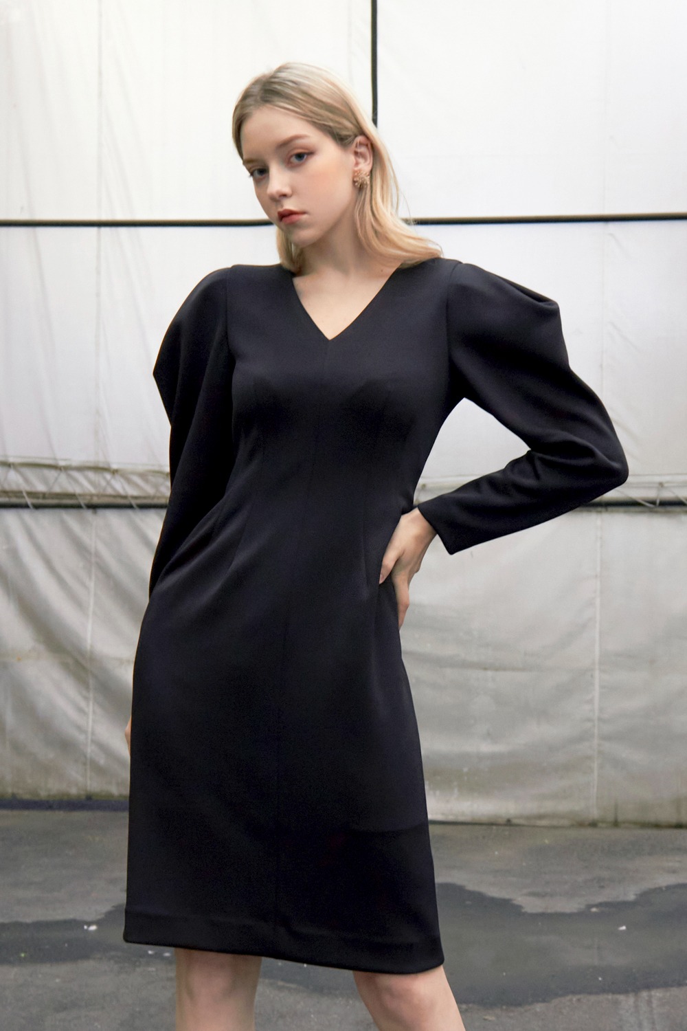 V neck silhouette dress (Black)